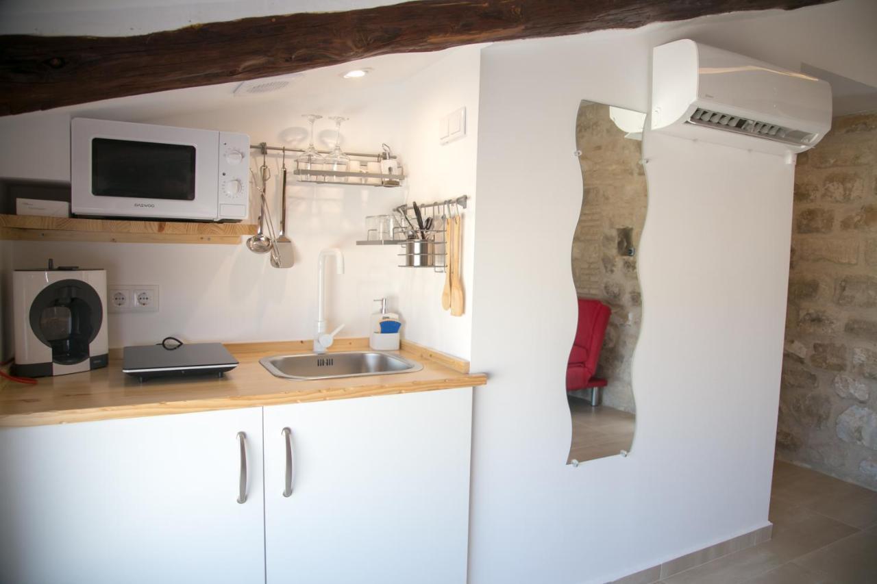 Apartamentos Turisticos La Casa Vieja Sabiote ภายนอก รูปภาพ