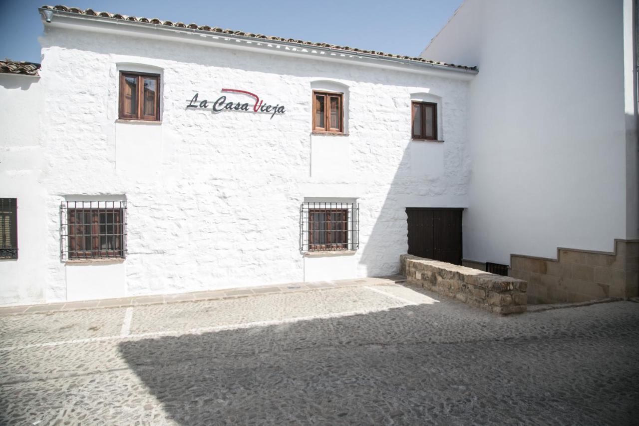 Apartamentos Turisticos La Casa Vieja Sabiote ภายนอก รูปภาพ