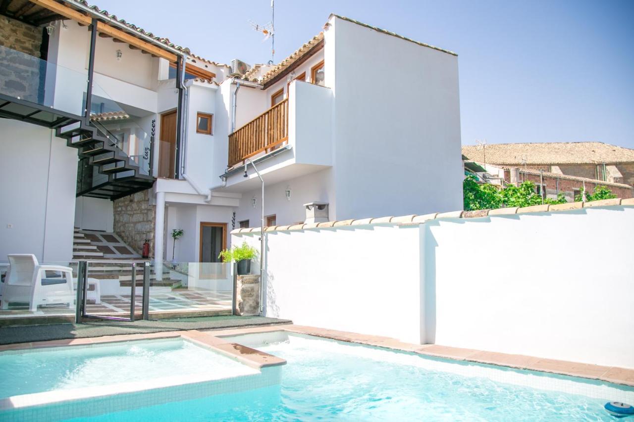 Apartamentos Turisticos La Casa Vieja Sabiote ภายนอก รูปภาพ