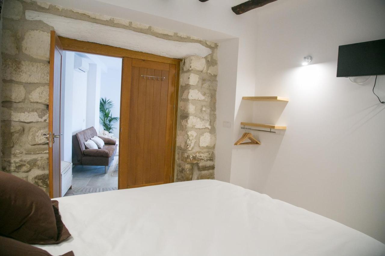 Apartamentos Turisticos La Casa Vieja Sabiote ภายนอก รูปภาพ
