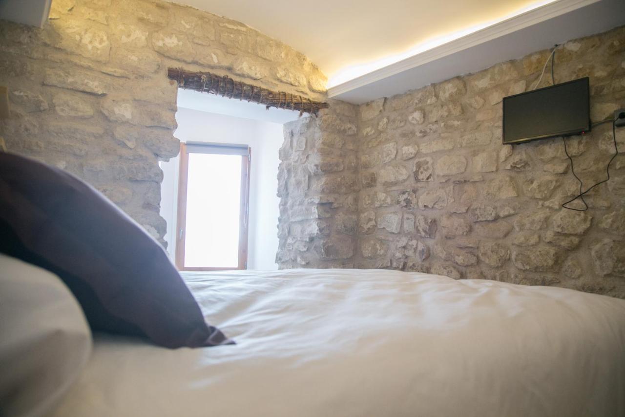 Apartamentos Turisticos La Casa Vieja Sabiote ภายนอก รูปภาพ