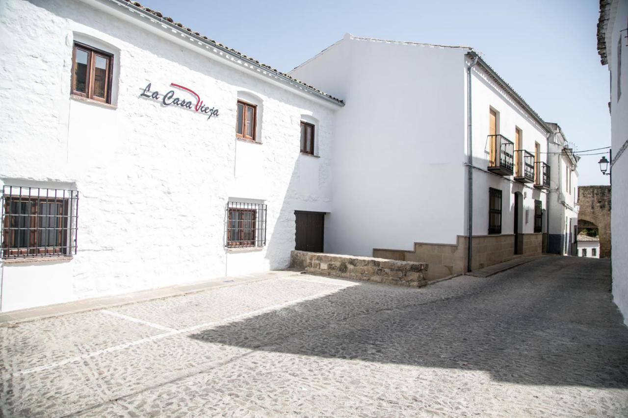 Apartamentos Turisticos La Casa Vieja Sabiote ภายนอก รูปภาพ